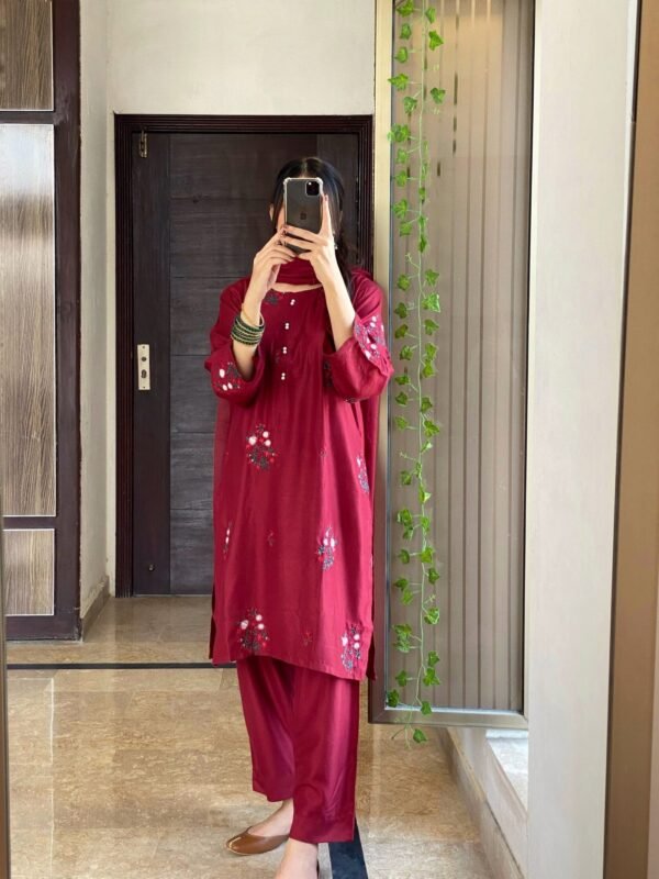 Tulip Embroidered 2PCS - Image 3